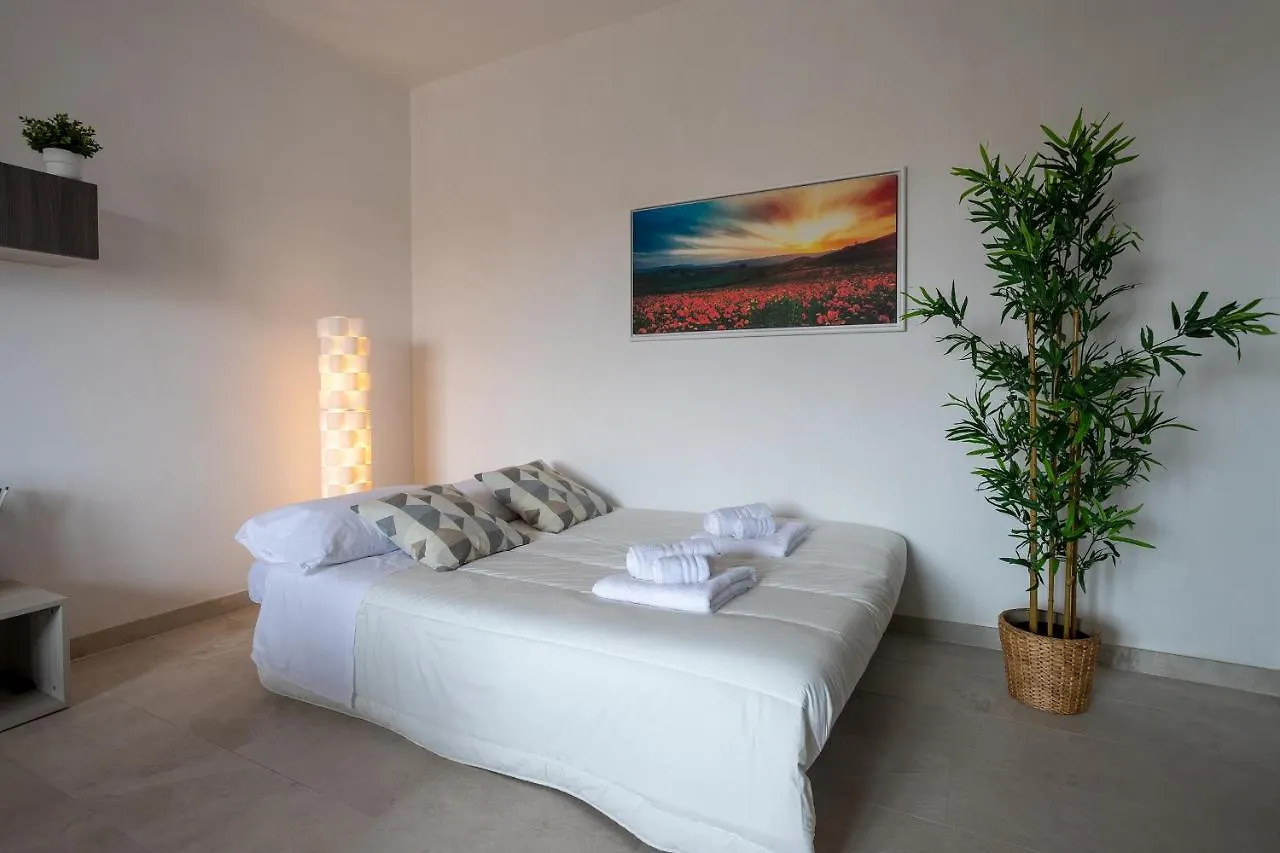 Free Parkinga Due Passi Da Navigli Con Balcone Appartamento Milano