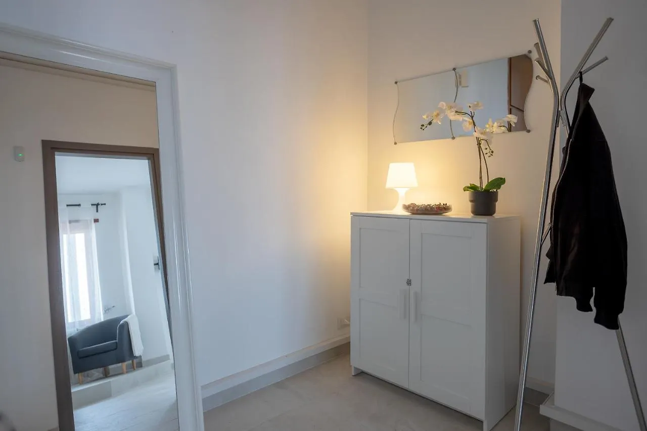 Free Parkinga Due Passi Da Navigli Con Balcone Appartamento Milano