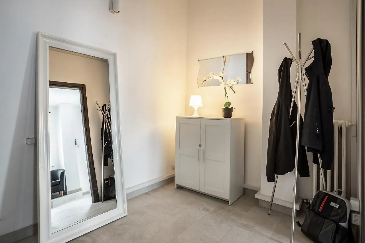 Free Parkinga Due Passi Da Navigli Con Balcone Appartamento Milano