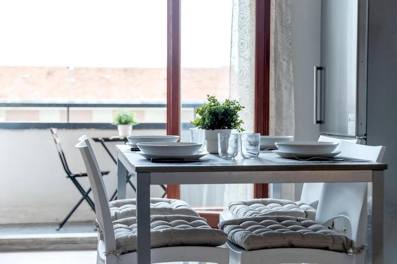 Free Parkinga Due Passi Da Navigli Con Balcone Apartment Milan