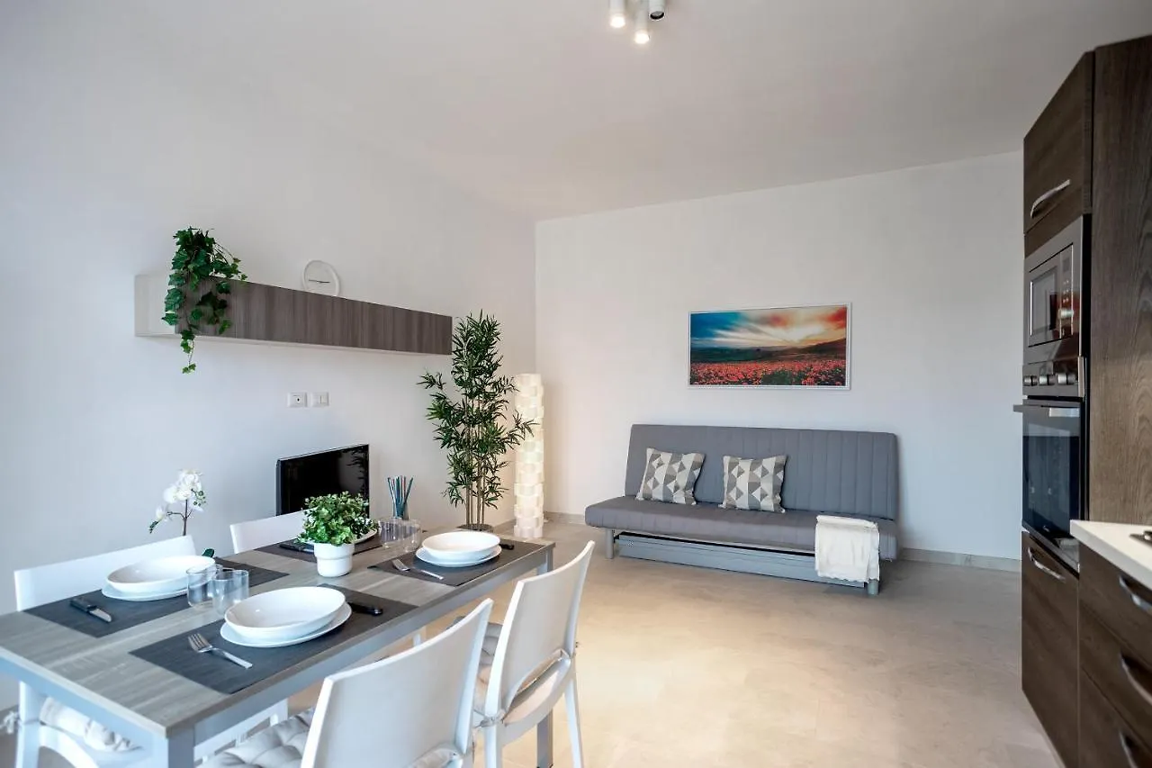 Free Parkinga Due Passi Da Navigli Con Balcone Apartment Milan