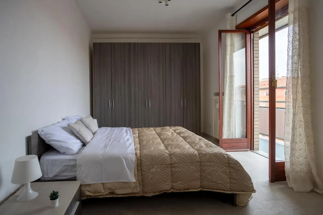 Free Parkinga Due Passi Da Navigli Con Balcone Apartment Milan