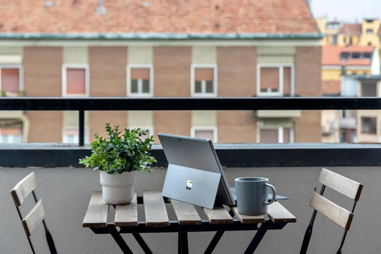Free Parkinga Due Passi Da Navigli Con Balcone Apartment Milan